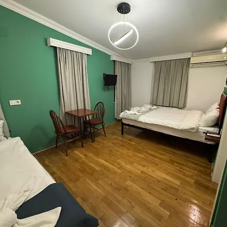 Nevana Hotell *